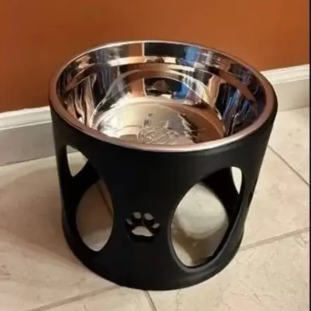 Suporte personalizado para vasilha de pet impresso em 3D